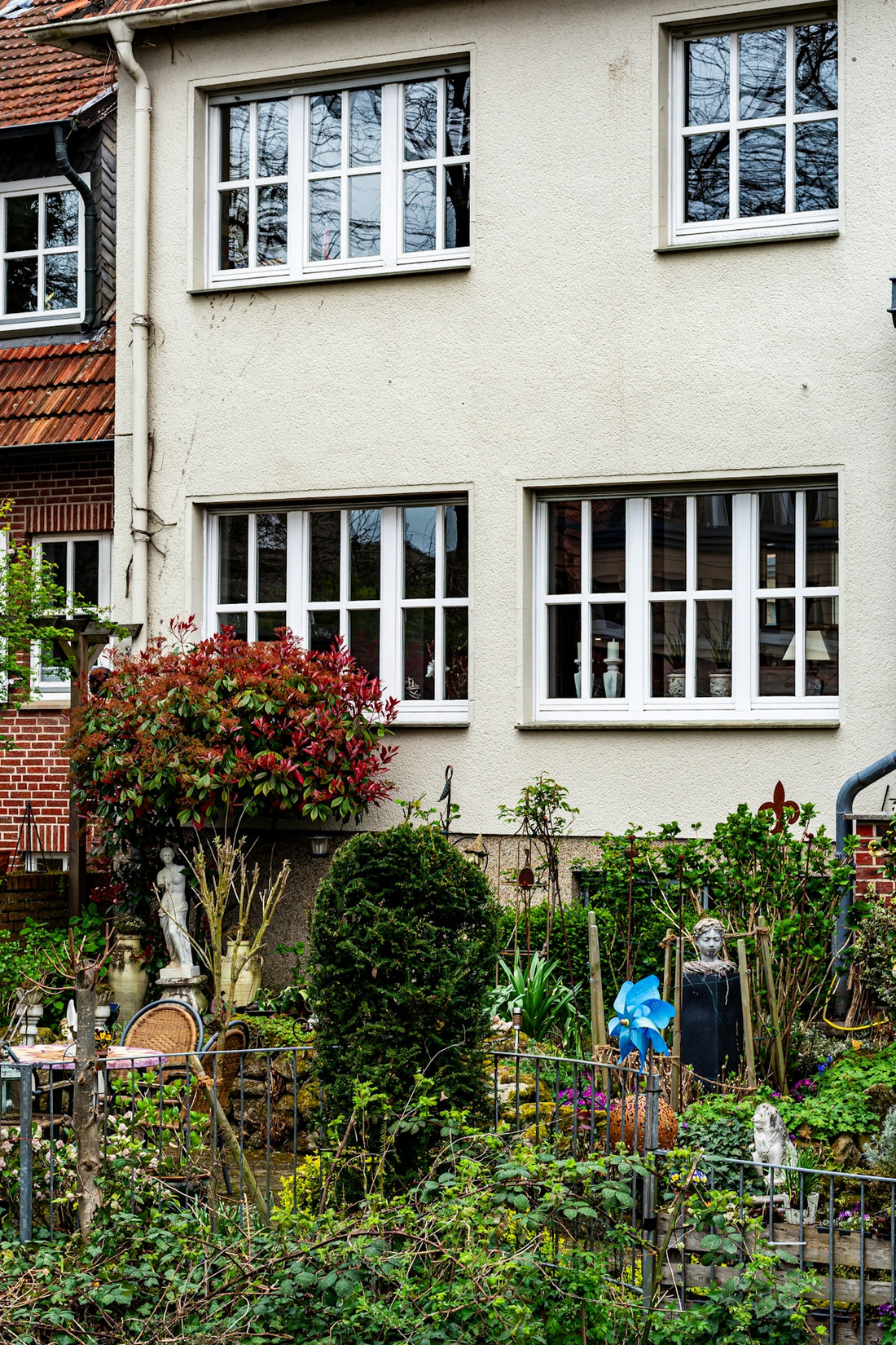 A house with a lush garden and many decorations