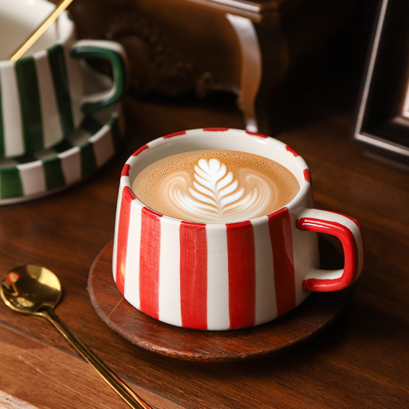 Eenvoudige handgetekende gestreepte keramische mok, creatieve meerkleurige cadeau-mok, koffiekop met schoteltje