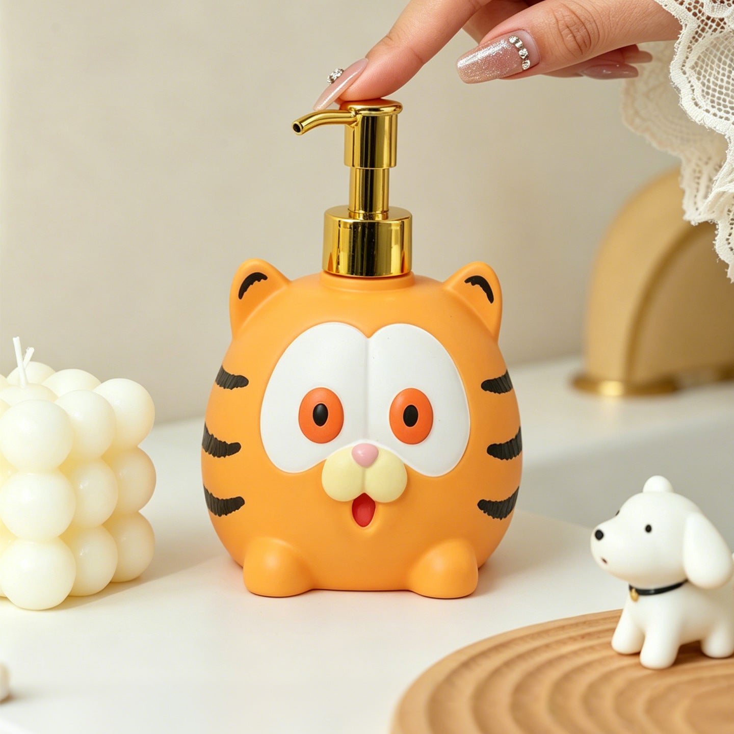 Cute Garfield Cat Pump Bottle for Liquid Soap, Hand Soap Dispenser, Bathroom &amp; Kitchen Cleaner Refill Bottle