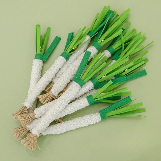3pcs Simulated Scallion Shape Cat Toys with Natural Silver Vine Stick Pet Chew Toys Cat Teething Products Cat Teasing Toy