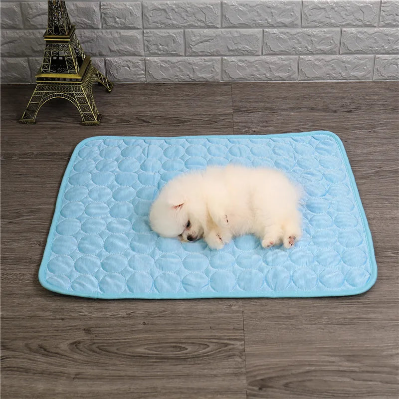 Summer Pet Cooling Mat Breathable Ice Blanket for Dogs Cats Pets Sleep Cold Bed Washable Ice Silk Pads Cushion Pet Accessories