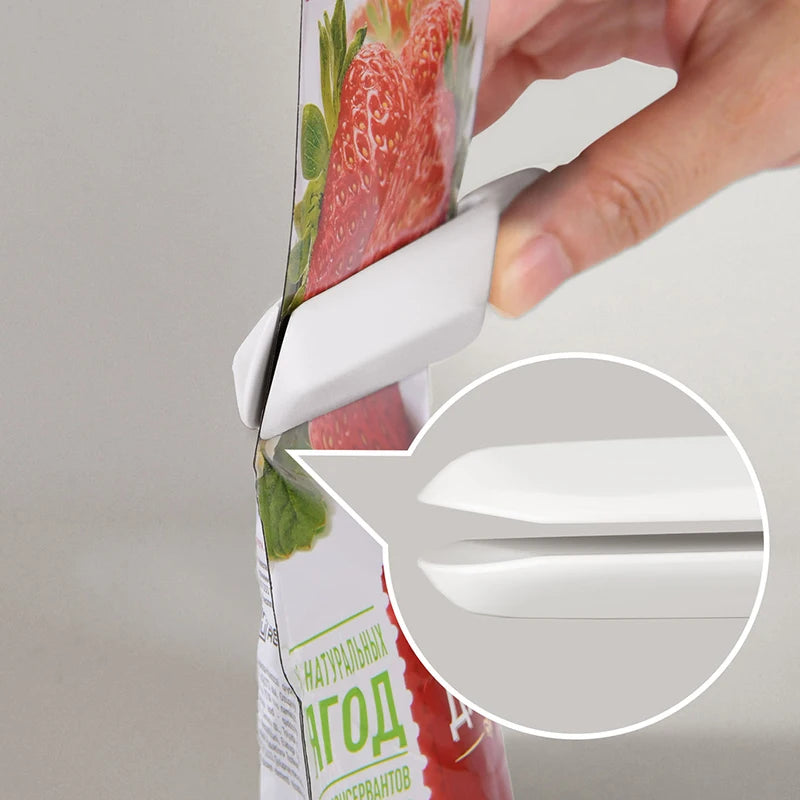 Pet Wet Food Squeeze Spoon Pet Wet Food Squeezer Magnetic Extruder Sauce Squeezer Kitten Feeder Supplies Cat Accessories