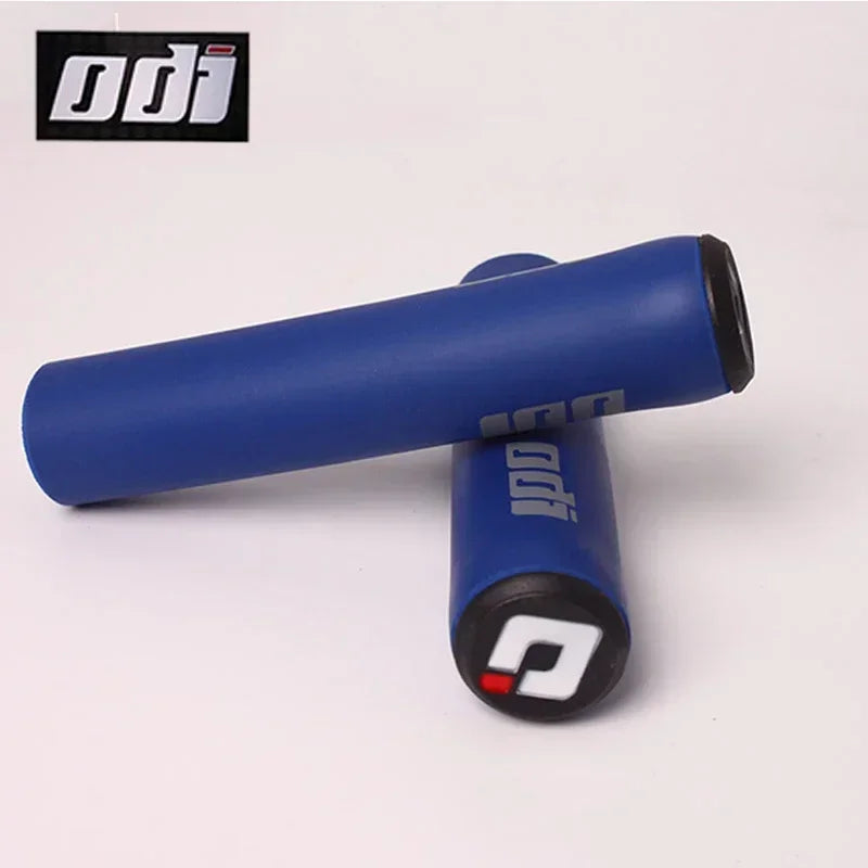 2PCS ODI MTB Grips Silicone Bicycle Handlebar Cover Soft Shock Absorbing Mountain Bike Handles Cuff MTB BMX Handlebar Fist Bike