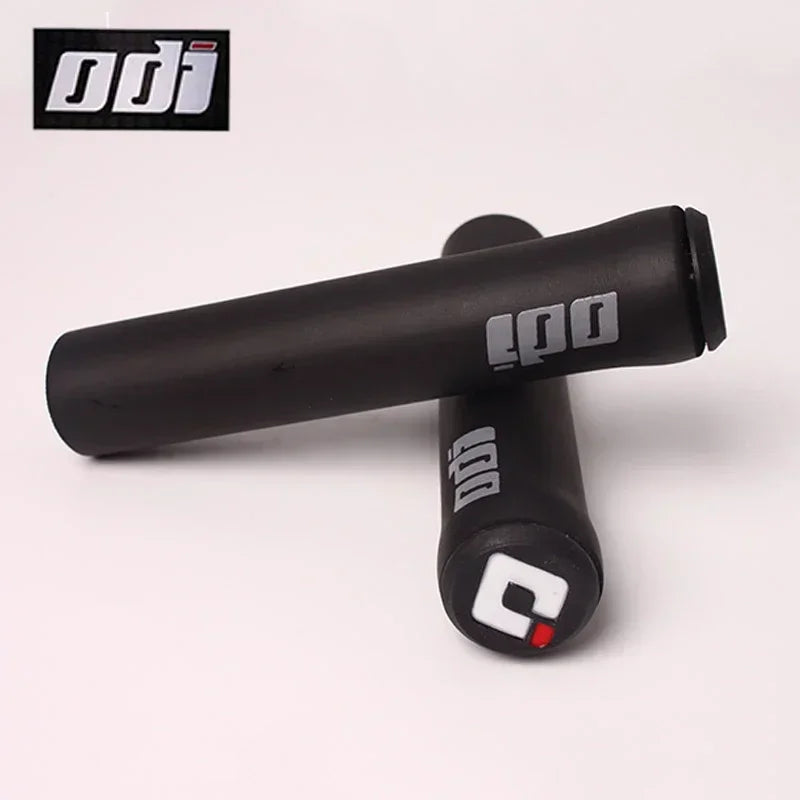 2PCS ODI MTB Grips Silicone Bicycle Handlebar Cover Soft Shock Absorbing Mountain Bike Handles Cuff MTB BMX Handlebar Fist Bike
