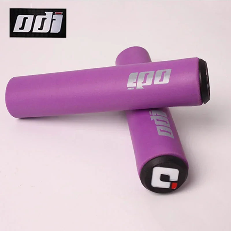 2PCS ODI MTB Grips Silicone Bicycle Handlebar Cover Soft Shock Absorbing Mountain Bike Handles Cuff MTB BMX Handlebar Fist Bike